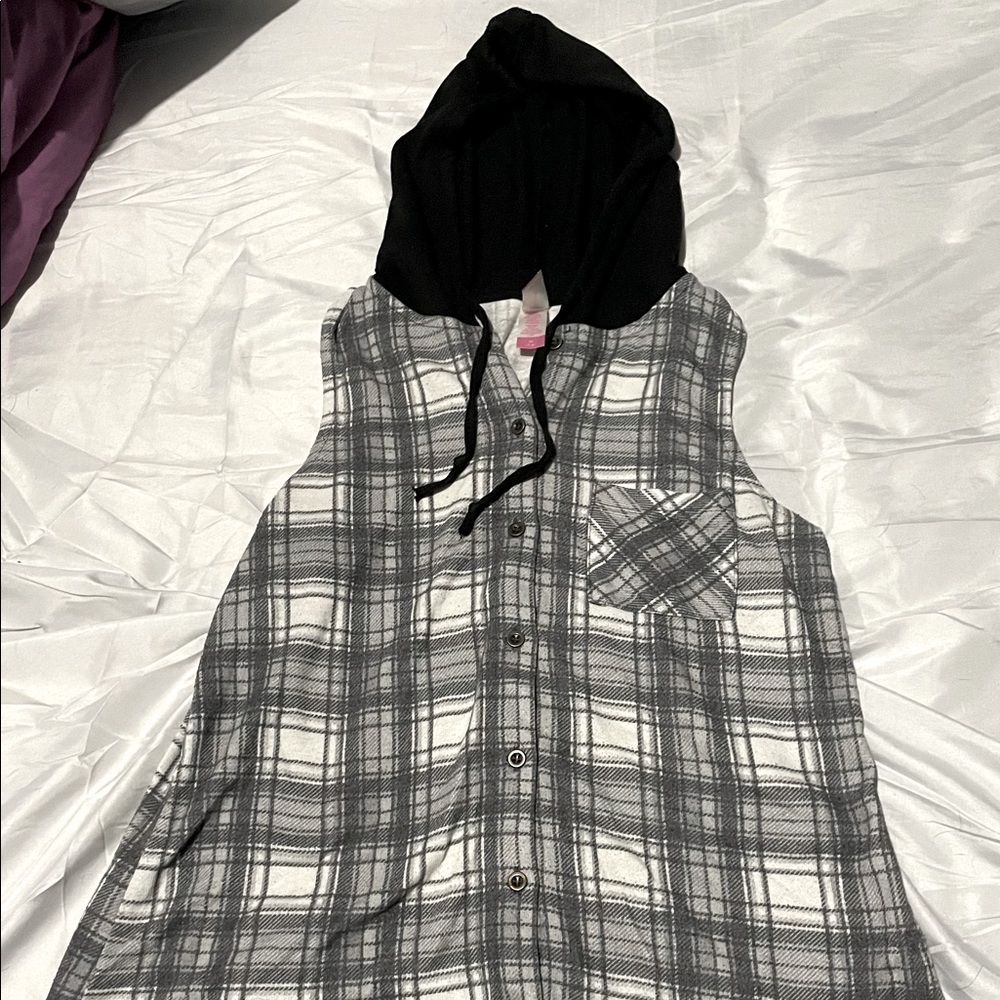 No Boundaries Plaid Button Up Sleeveless W/ Hood M